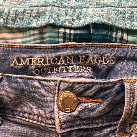 AEO Jeans B. Cut and plaid/ plain light blue shirt - Picture 2 of 8